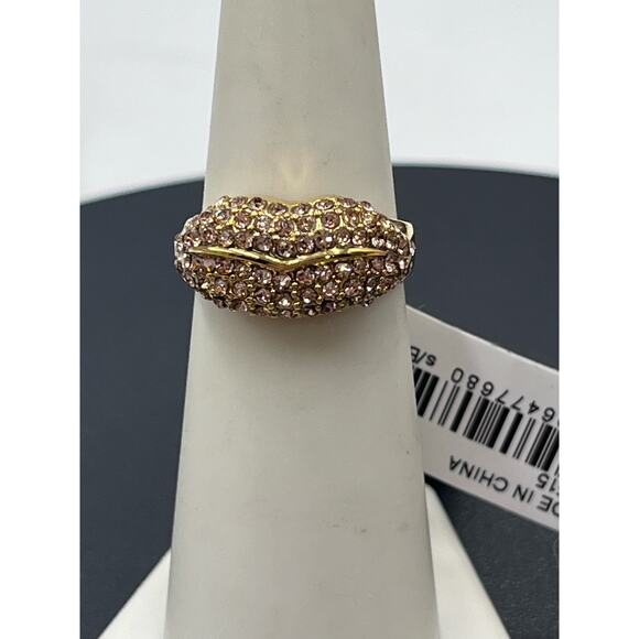 J. Crew Pink Pave Kiss Lips Gold Tone Ring Sz 5 New - Picture 10 of 15